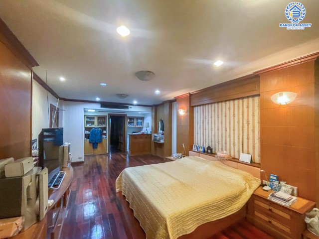 *****อาคารพาณิชย์มือสองย่านนนทบุรี อาคารพาณิชย์ ติดถ.แจ้งวัฒนะ เนื้อที่มากถึง 38 ตร.ว. ฟังก์ชันจัดเต็มถึง 6 ห้องนอน 4 ห้องน้ำ 2 ที่จอดรถ จะทำเป็นบริษัท หรือจะอยู่อาศัยก็ดี บนทำเลศักยภาพสุดๆ ใกล้เซ็นทรัลแจ้งวัฒนะ, รถไฟฟ้า (ในอนาคต) สายสีชมพู "สถานีแจ้งวัฒนะ-ปากเกร็ด 28" และทางด่วน "ศรีรัช"